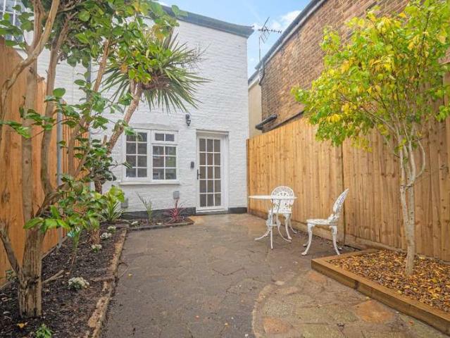 Cottage for sale in Hampton, Greater London