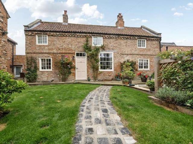 Cottage for sale in Cawood, North Yorkshire