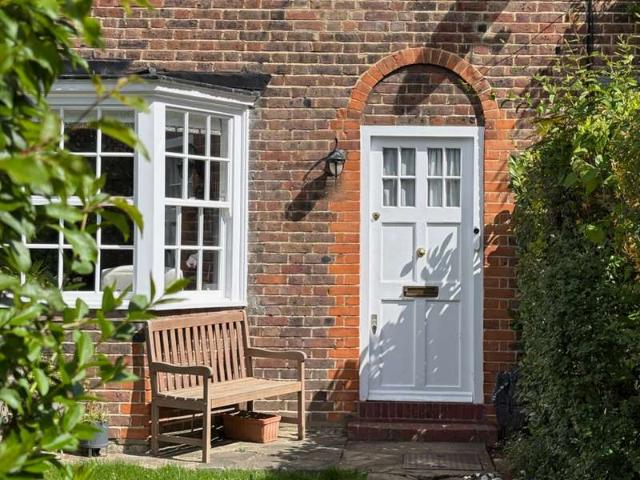 Cottage for sale in Golders Green, Greater London