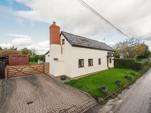 Cottage for sale in Ivington Green, Sandpits
