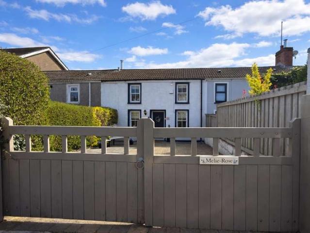 Cottage for sale in Robertstown, Trecynon