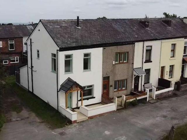 Cottage for rent in Bury, Greater Manchester