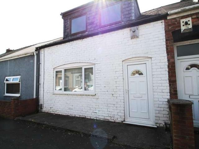 Cottage for rent in Pallion, Tyne And Wear