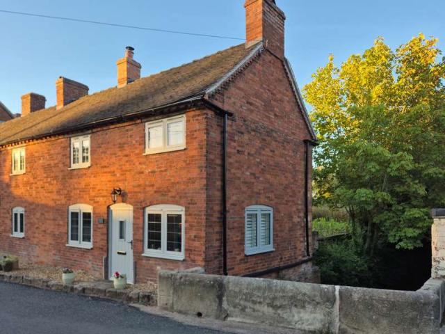 Cottage for sale in Houndhill, Beamhurst