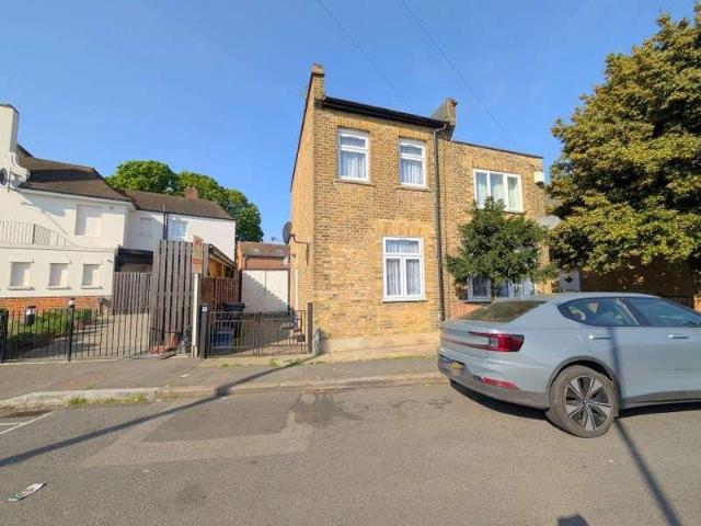 Cottage for sale in London Borough of Hounslow, Cat Hill