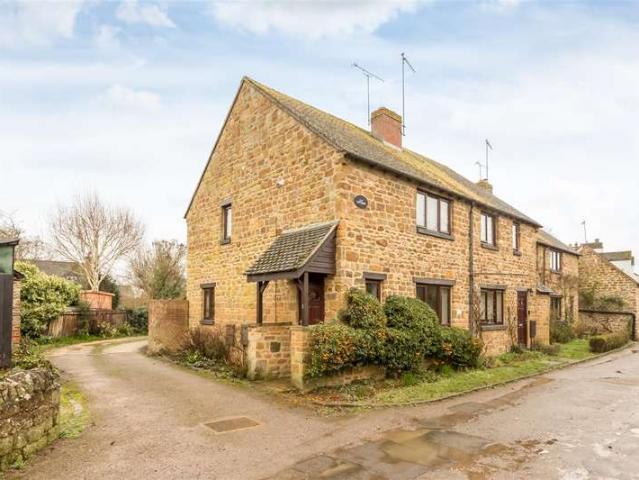 Cottage for sale in Middleton Cheney, Northamptonshire