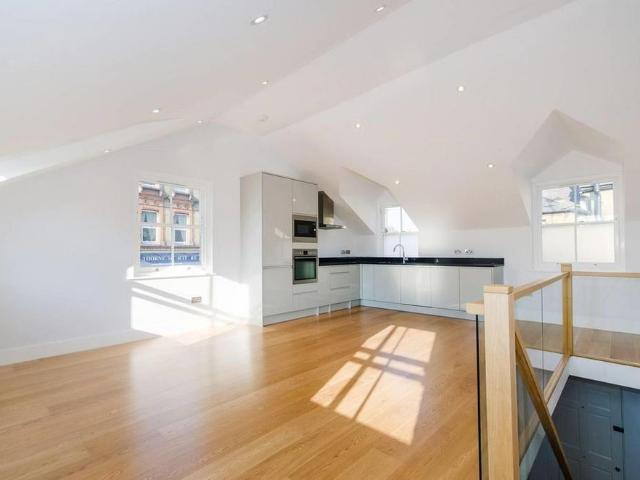 House for rent in London Borough of Ealing, Cat Hill
