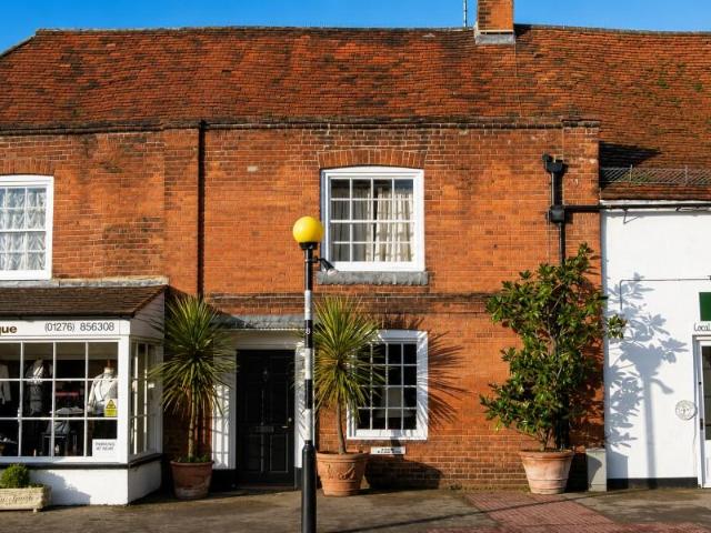 House for rent in North Bourne, Heol-las