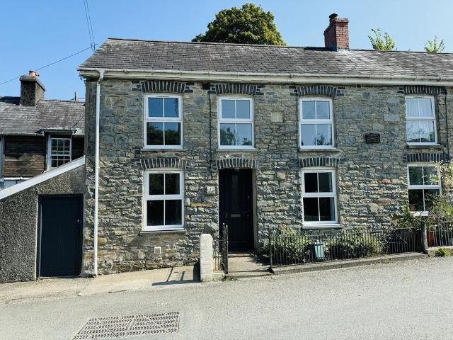 House for rent in Llanybydder, Wales