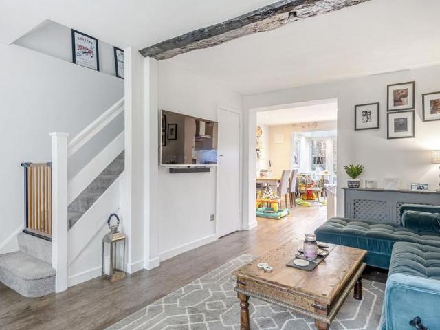House for rent in Amersham and Villages Community Board, Winchmore Hill