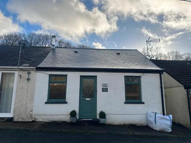 Apartment for rent in Caehopkin, Powys