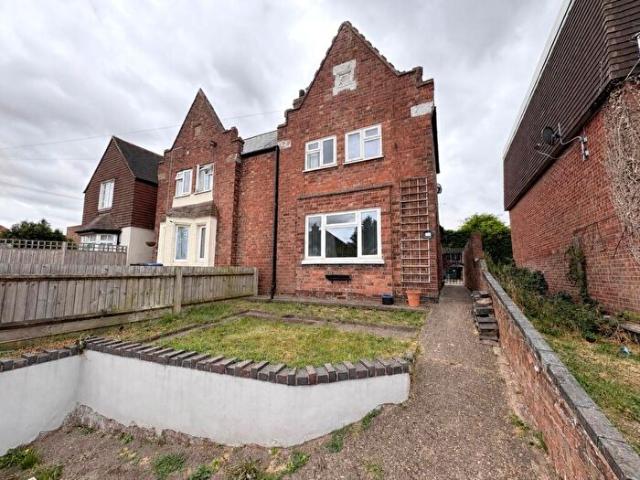 Apartment for rent in Whitnash, Green Close