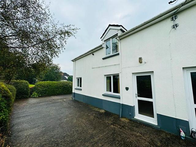 Apartment for rent in Cwmffrwd, Wales