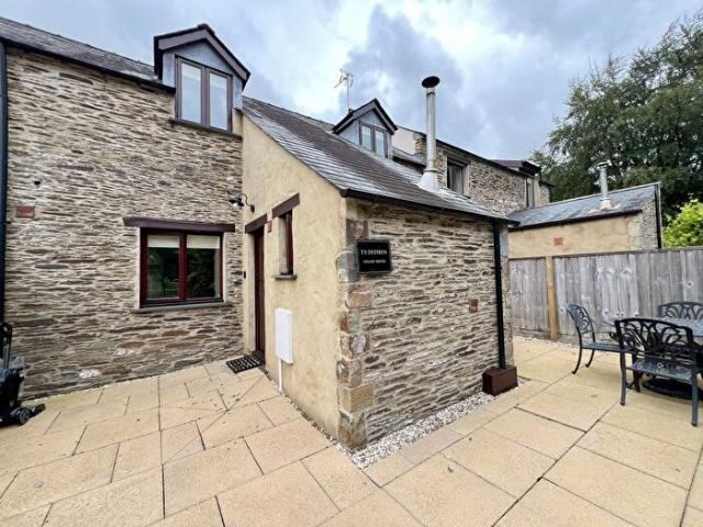 Apartment for rent in Llanllawddog, Wales