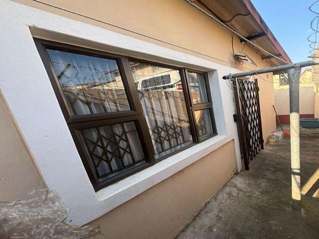 House for rent in Chatsworth, Kwazulu-natal