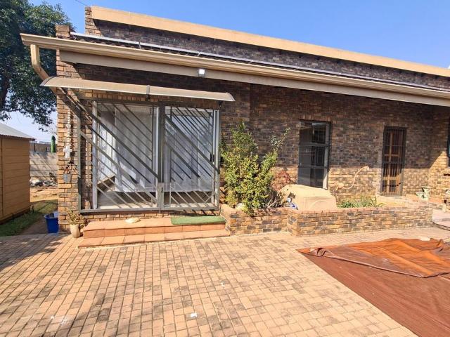 House for rent in Waterkloof, Gauteng