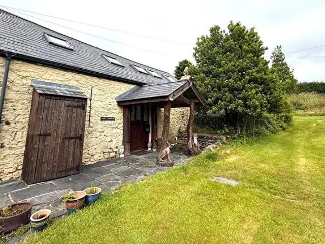 Apartment for rent in Ceulanamaesmawr, Tal-y-bont