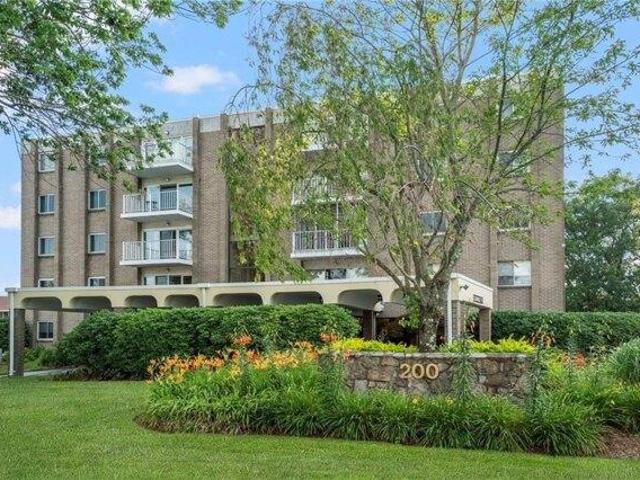 Condo for sale in Cranston, Rhode Island