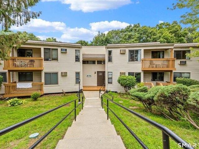 Condo for sale in Cromwell, Connecticut