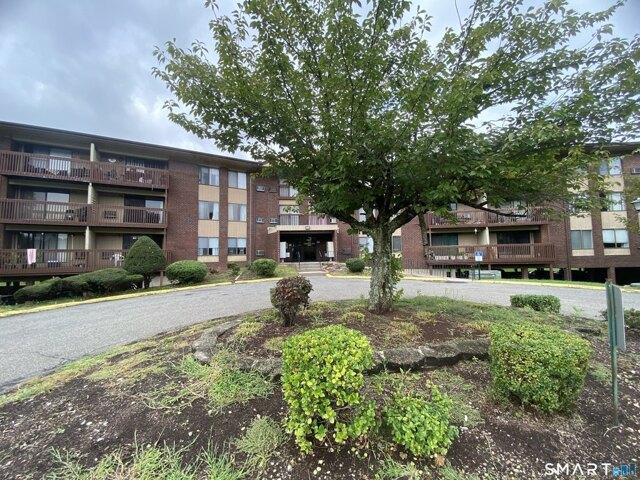 Condo for sale in Cromwell, Connecticut