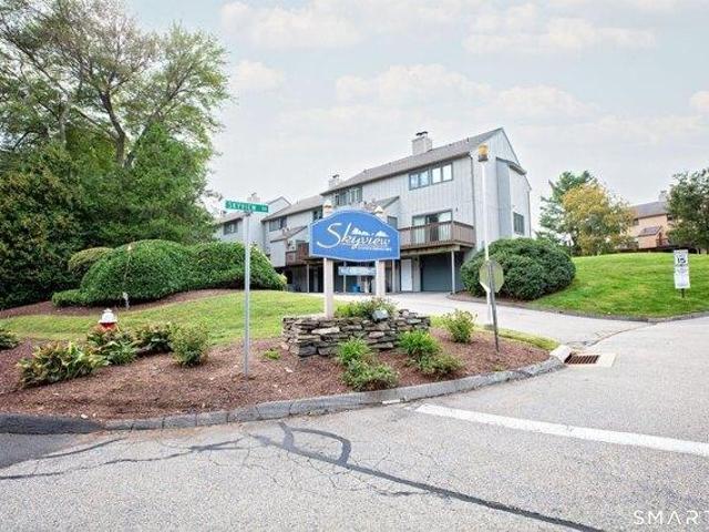 House for sale in Skyview Condominiums, Cromwell