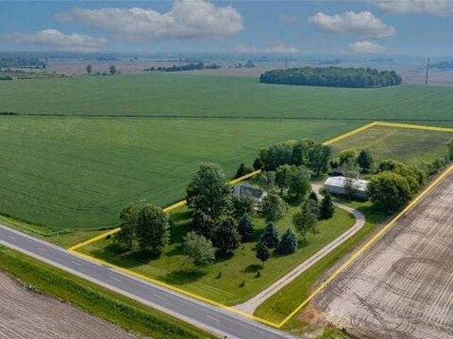 House for sale in Croswell