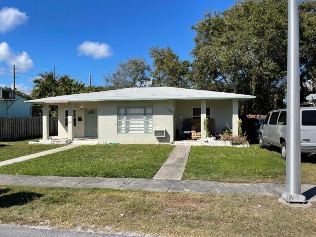 House for sale in Dania