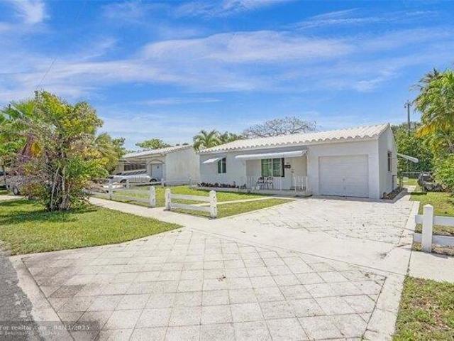 House for sale in Dania