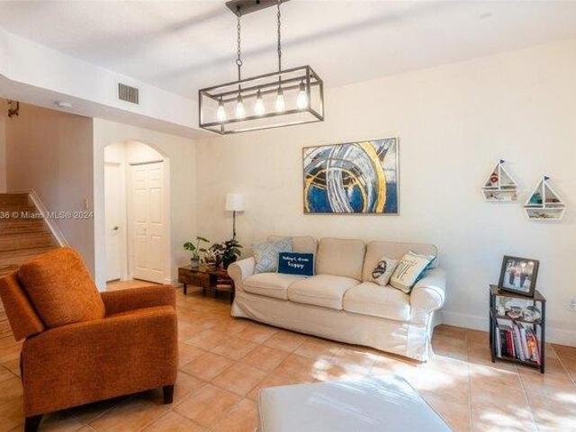 House for sale in Dania