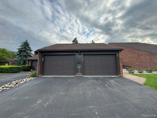 Condo for sale in Dearborn Condo for sale in Dearborn