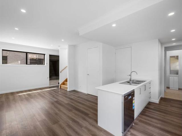 Townhouse for rent in Heathmont, Melbourne