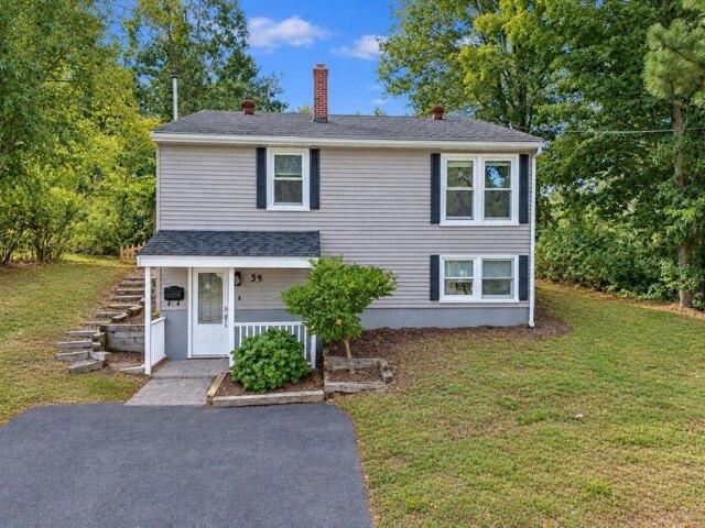 House for sale in Derry, Rockingham County