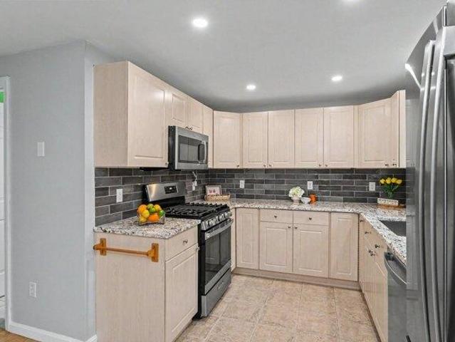 House for sale in Derry, Rockingham County