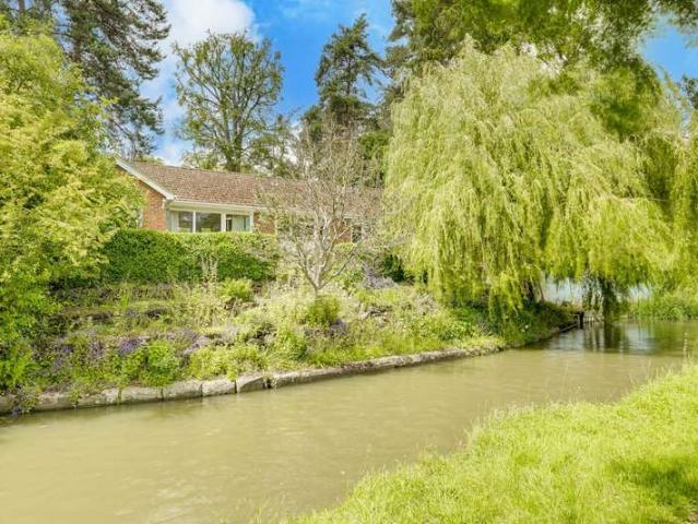 Bungalow for sale in Leighton-Linslade, Leighton Buzzard