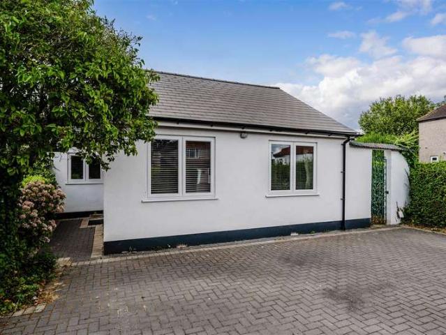 Bungalow for sale in Woodmansterne, Red Hill