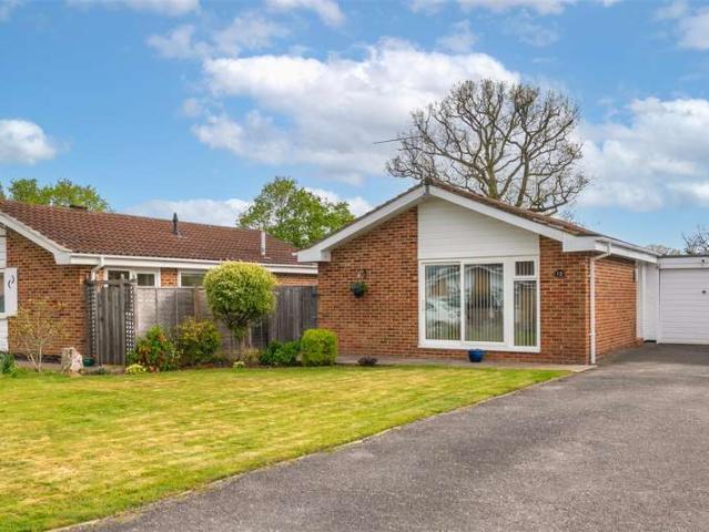 Bungalow for sale in Burstow, Hillview