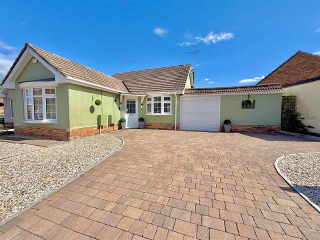 Bungalow for sale in North Wroughton, Swindon