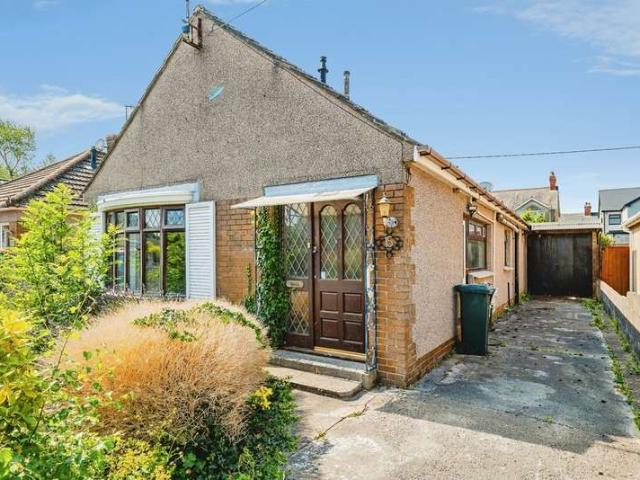 Bungalow for sale in Ynysawdre, Tondu