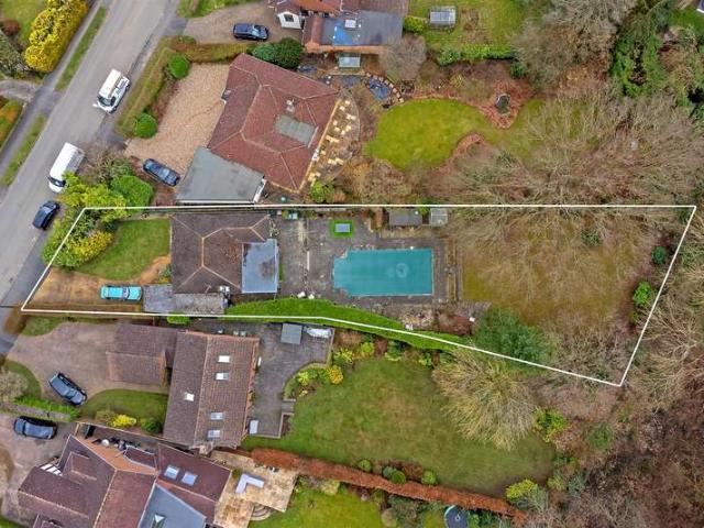 Farm for sale in How Wood, Five Acres