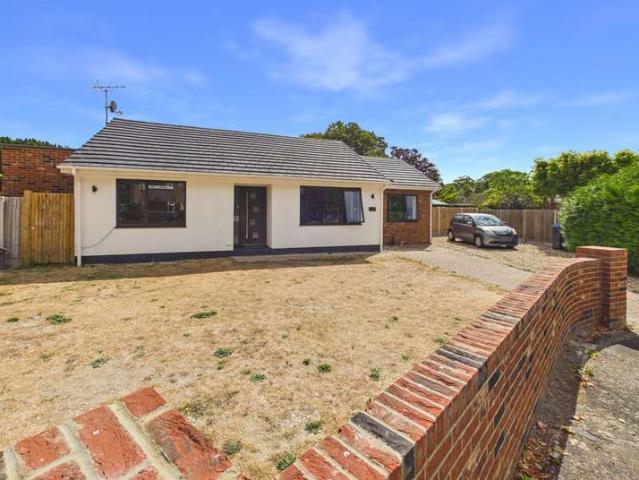 Bungalow for sale in Acol, Kent