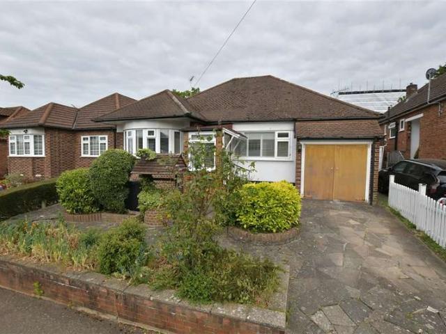 Bungalow for sale in Chigwell, Epping