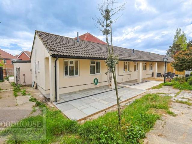 Bungalow for sale in Goffs Oak, Broxbourne