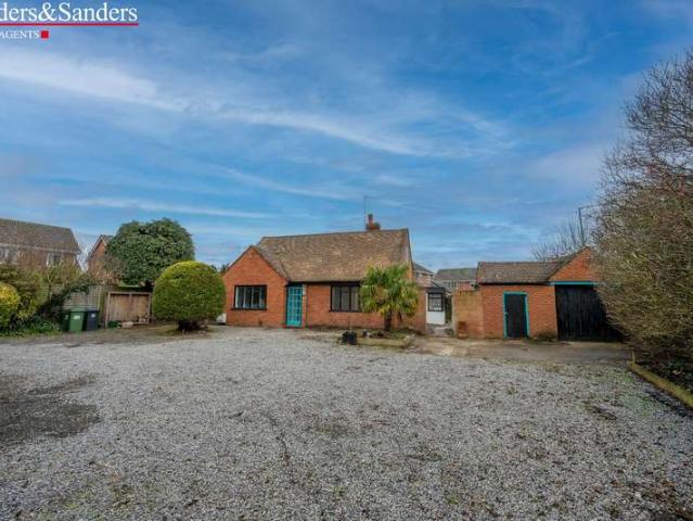Bungalow for sale in Alderminster, Warwickshire