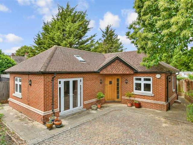 Bungalow for sale in Woodcote Green, Greater London