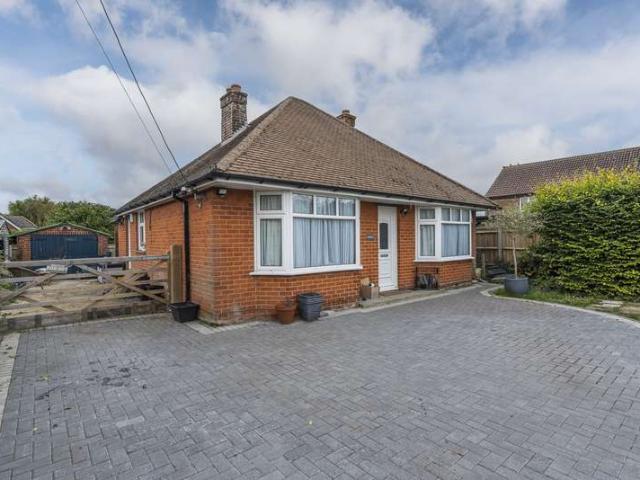 Bungalow for sale in Old Netley, Helford