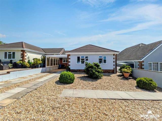 Bungalow for sale in Llangyndeyrn, Meinciau
