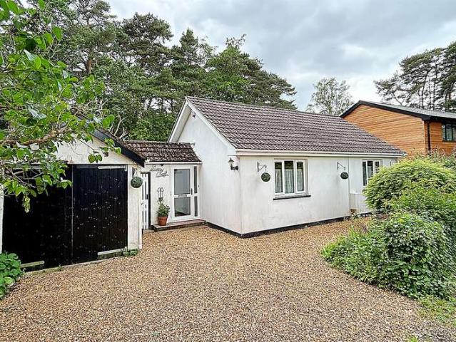 Bungalow for rent in Wimborne, Pilford