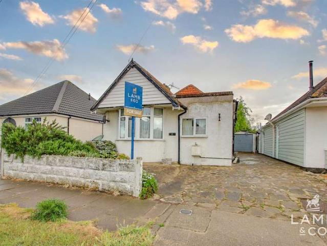 Bungalow for sale in Holland-on-Sea, Dale Hill