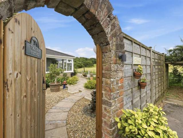Bungalow for sale in Bosley