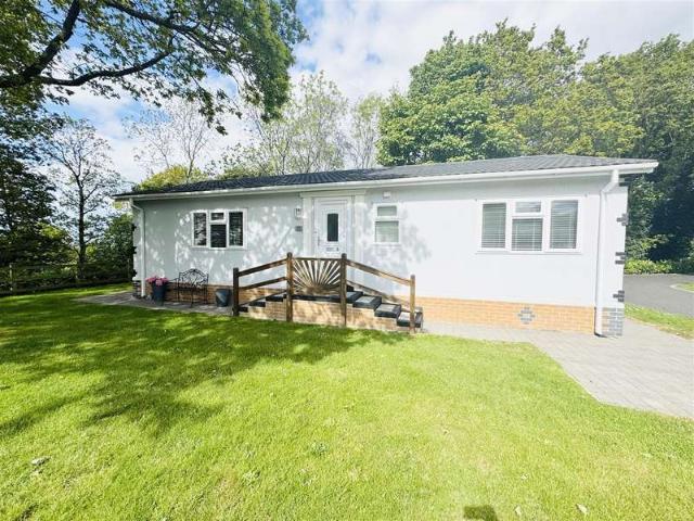 Park Home for sale in Emley, West Yorkshire